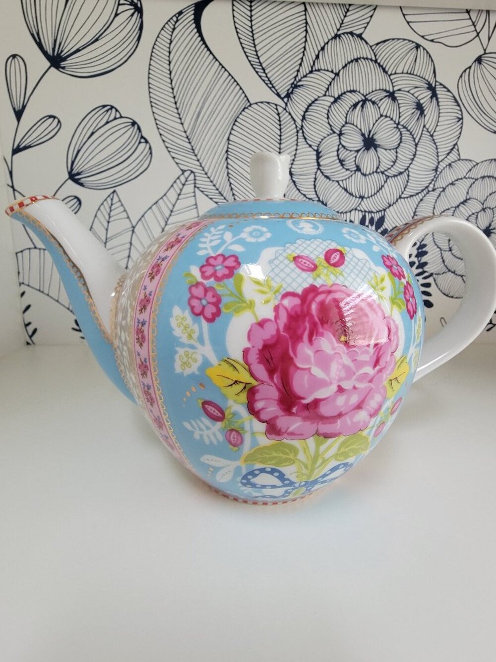 PiP Studio teapot 3 cup; Pink blue red; roses; gold detail, excellent condition